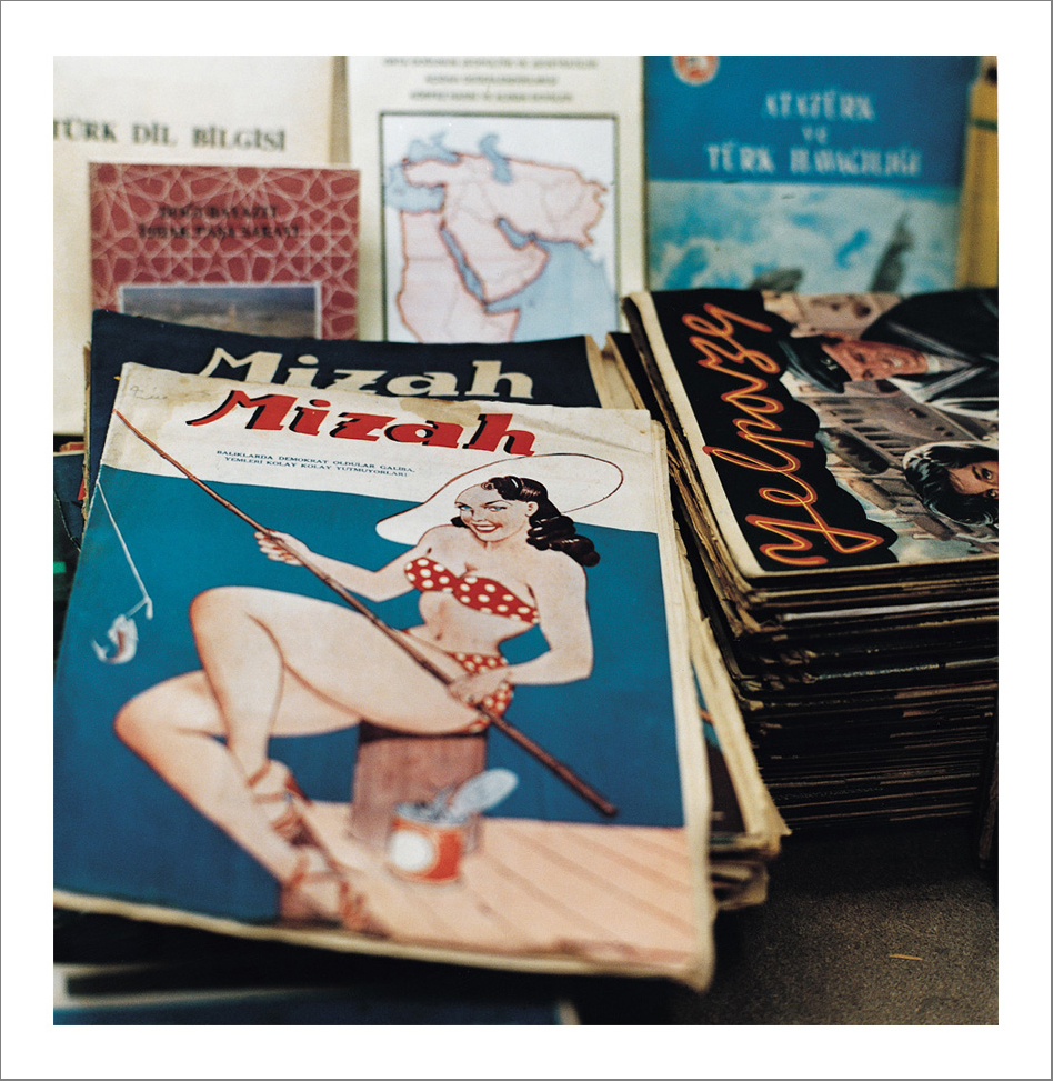 Photographs with the interview subtitles in Pera (Beyoglu) in Istanbul 80 x 100 cm