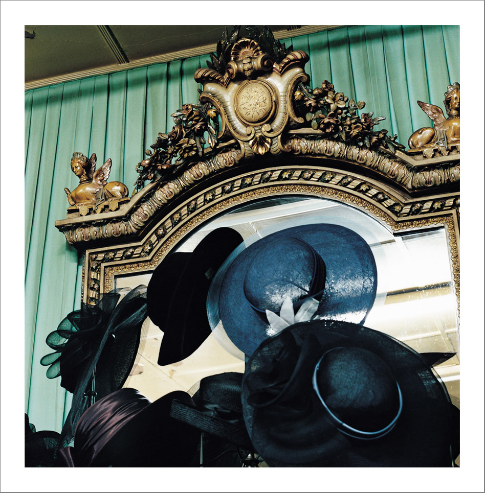 Photographs with the interview subtitles in Pera (Beyoglu) in Istanbul 80 x 100 cm